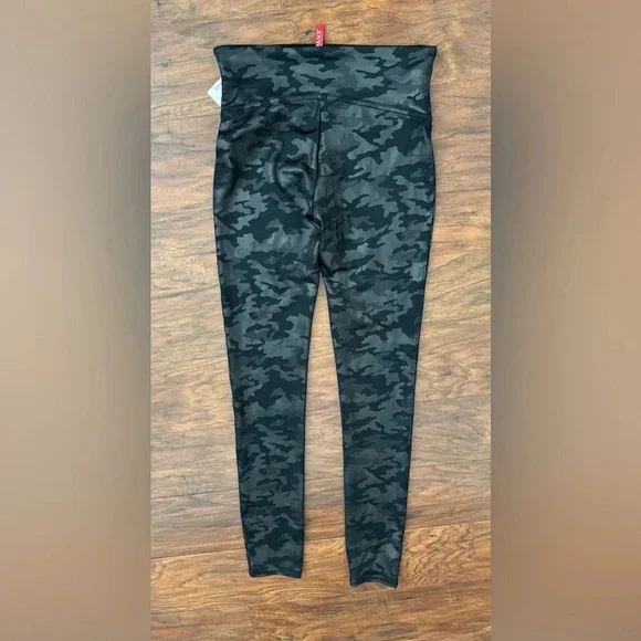 Spanx Faux Leather Camo Leggings Sporty Gorp Rock Streetwear Shaping NWT Small - Picture 2 of 10